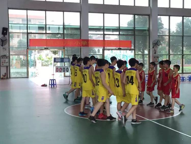 关坝小学篮球比赛万盛区第一_奉节小学篮球冠军有哪些_奉节中学篮球队